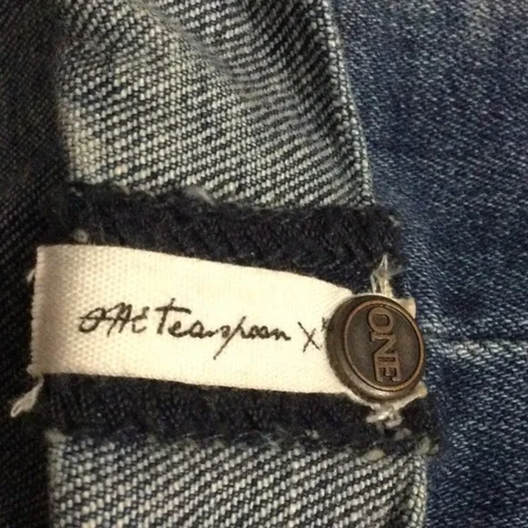 One Teaspoon Harlets Shorts Size 27 With Retro Back Pocket Design